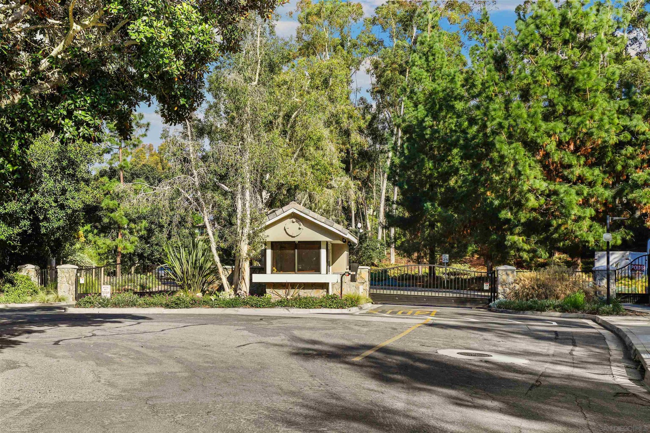 2190 Edgewood Avenue