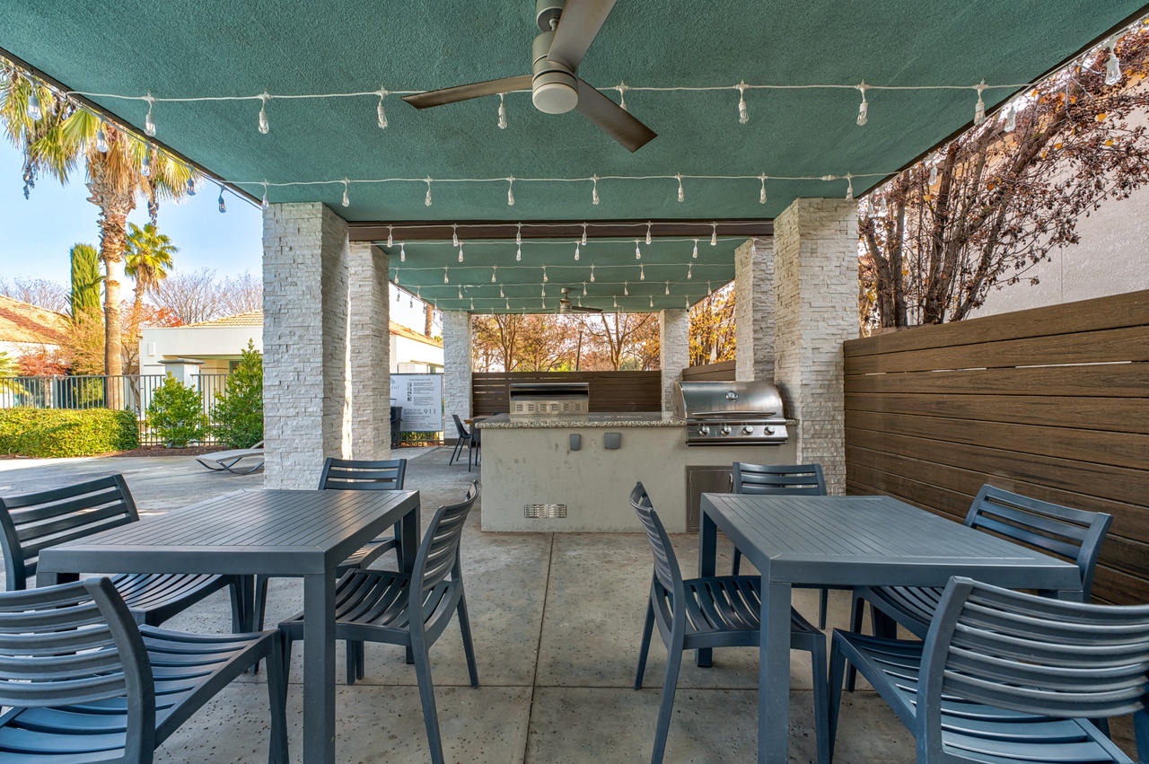 5355 North Valentine Avenue