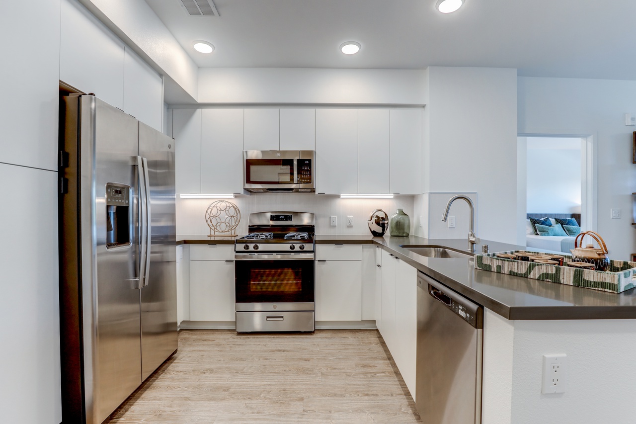 416 Racquet Landing