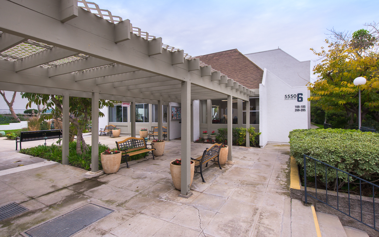 5550 Genesee Court East