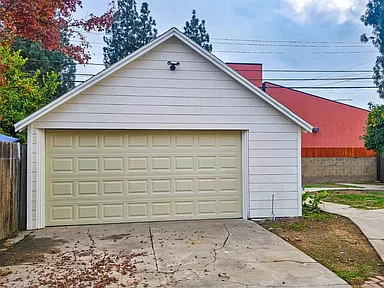 912 East Andrews Avenue