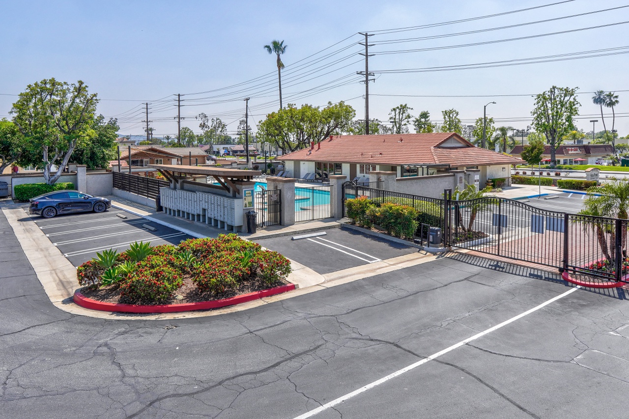 1400 North Grand Avenue