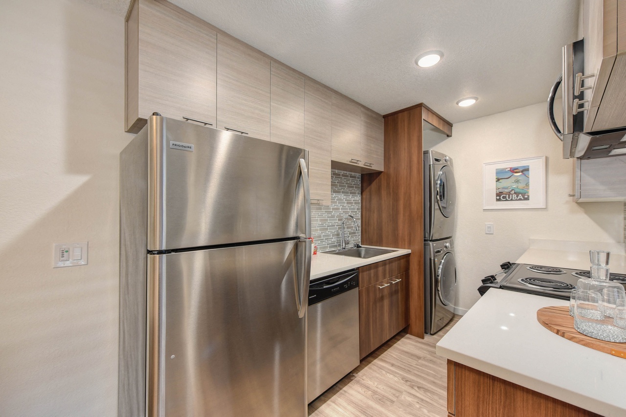 1008 East El Camino Real