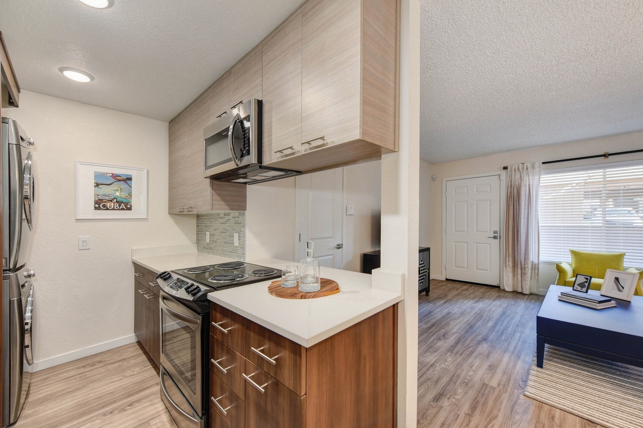 1601 West MacArthur Boulevard