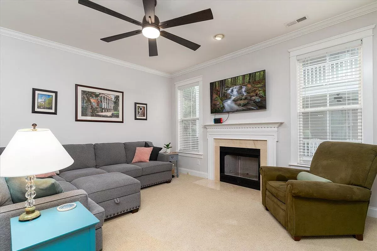 401 West Fullerton Parkway